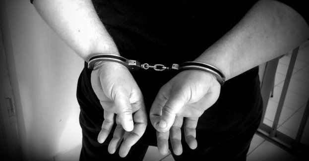 Poszukiwany przyszedł do komendy na przesłuchanie