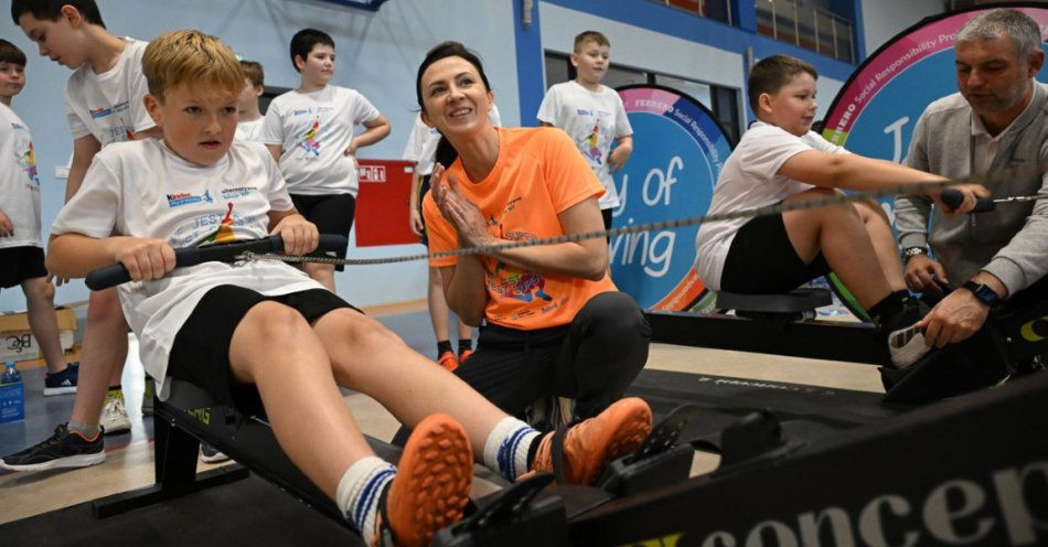 zdjęcie: Piotr Lisek chodził na rękach na lekcji u Moniki Pyrek! Połączenie technologii ze sportem to strzał w dziesiątkę / fot. HONEST Media