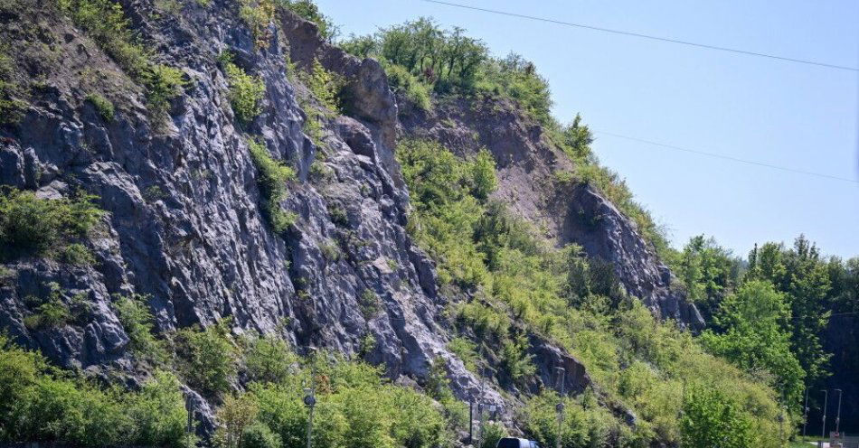 zdjęcie: Na Kadzielni otwarto nową trasę wspinaczkową typu via ferrata / fot. PAP