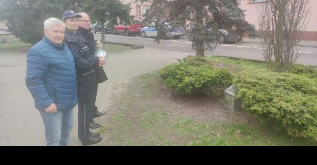 Policjanci oddali hołd kom. Józefowi Młodowiczowi