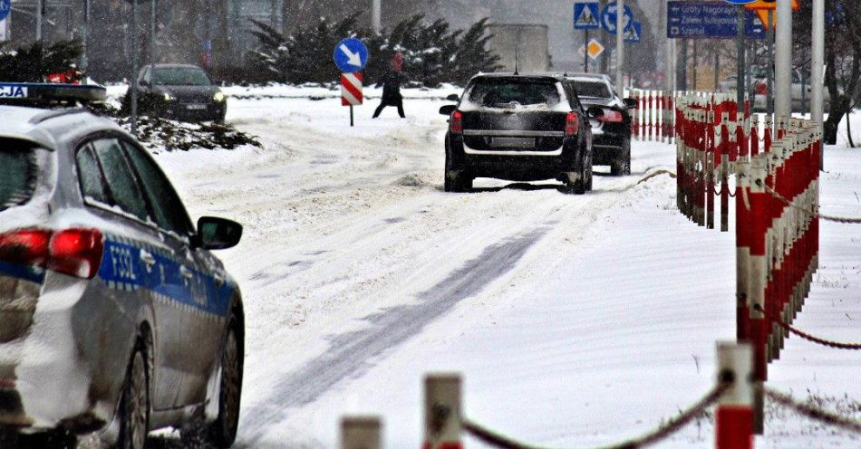 zdjęcie: Pierwszy śnieg w regionie Zasady bezpiecznej jazdy zimą / fot. KPP w Tomaszowie Mazowieckim