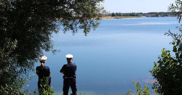 Legniccy policjanci prowadzą cykliczne kontrole akwenów w trosce o bezpieczeństwo mieszkańców miasta i powiatu