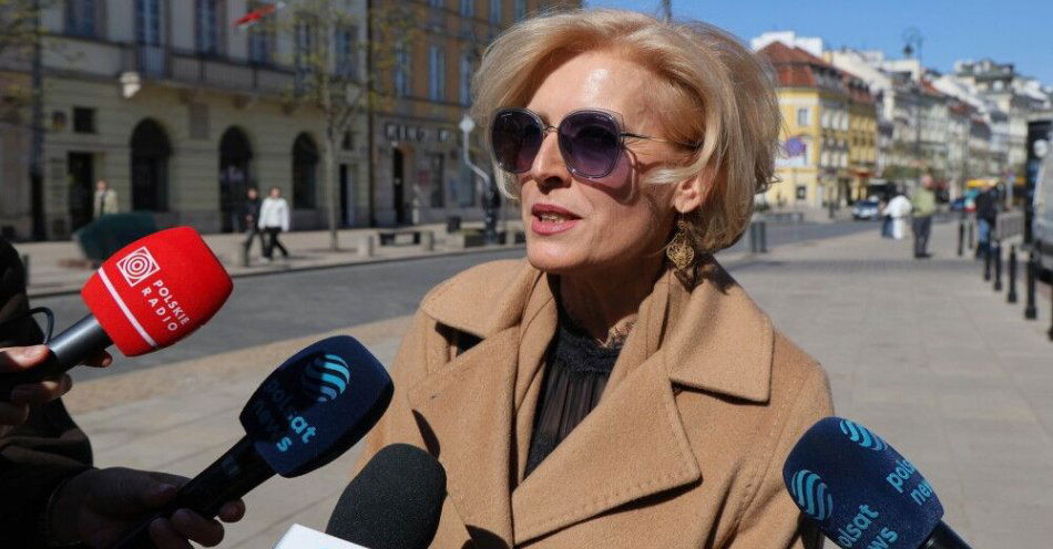 zdjęcie: Sędzia TK Magdalena Bentkowska złożyła ślubowanie w obecności prezydenta / Warszawa, 01.04.2026. Magdalena Bentkowska po przyjeździe na ślubowanie do Pałacu Prezydenckiego w Warszawie, 1 bm. Do Pałacu Prezydenckiego zostało zaproszonych dwoje z nowo wybranych przez Sejm sędziów TK. Wyboru sześciorga sędziów TK, Sejm dokonał 13 marca br. (ad) PAP/Paweł Supernak