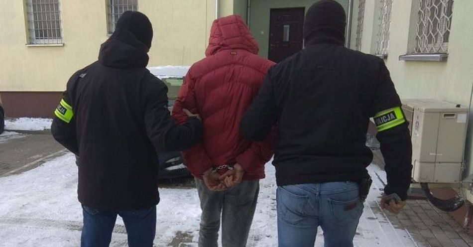 zdjęcie: Bialscy kryminalni zatrzymali w pociągu poszukiwanego listem gończym 27-latka / fot. KMP Biała Podlaska