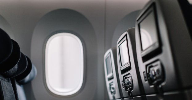 Awaryjne lądowanie samolotu z powodu otwartego podwozia