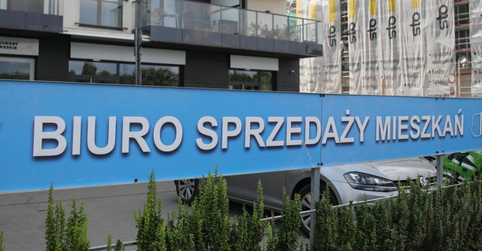 zdjęcie: Wg prognoz wysokość rat kredytów mieszkaniowych będzie spadać, a ich dostępność rosnąć / fot. PAP