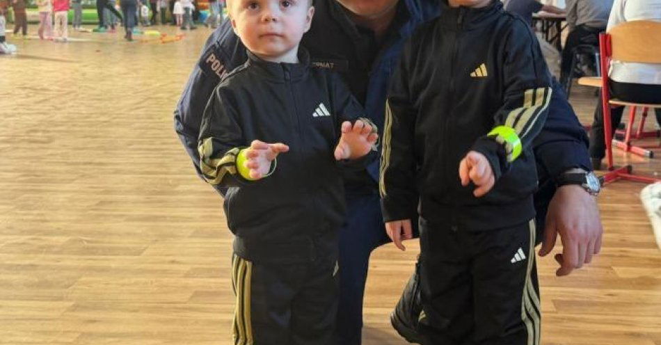 zdjęcie: Policja uczy dzieci bezpiecznych ferii w Radoszycach / fot. KPP Końskie Bezpieczne ferie w Radoszycach