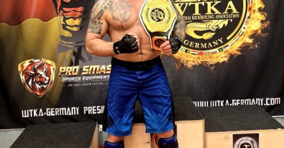 zdjęcie: Policjant z Piotrkowa zdobył pas WTKA na Mistrzostwach Niemiec / fot. KMP w Piotrkowie Trybunalskim