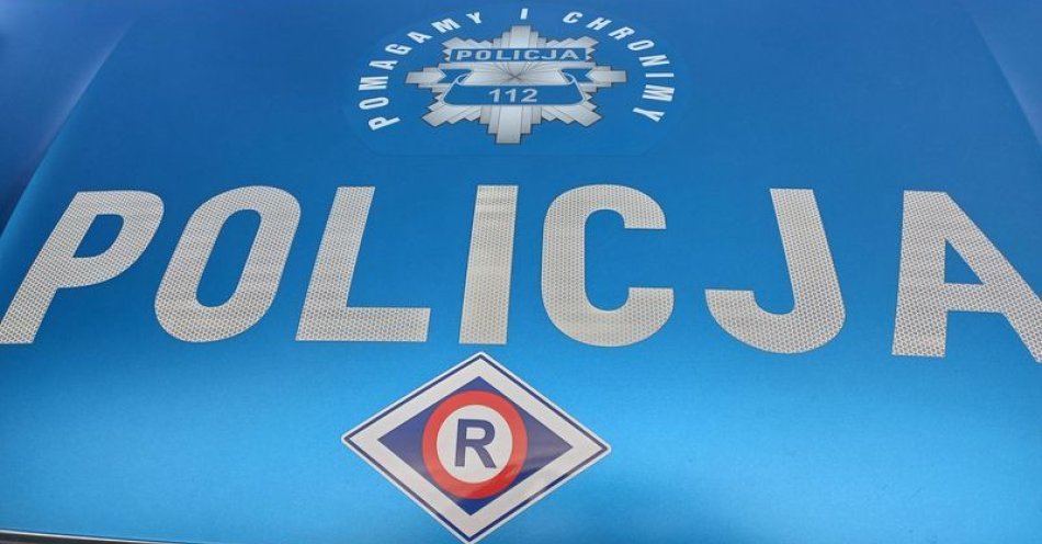 zdjęcie: Pamiętajmy, że mamy obowiązek ułatwić przejazd pojazdu uprzywilejowanego, a także stosować się do poleceń wydawanych przez policjantów na miejscu wypa / fot. KMP w Jeleniej Górze