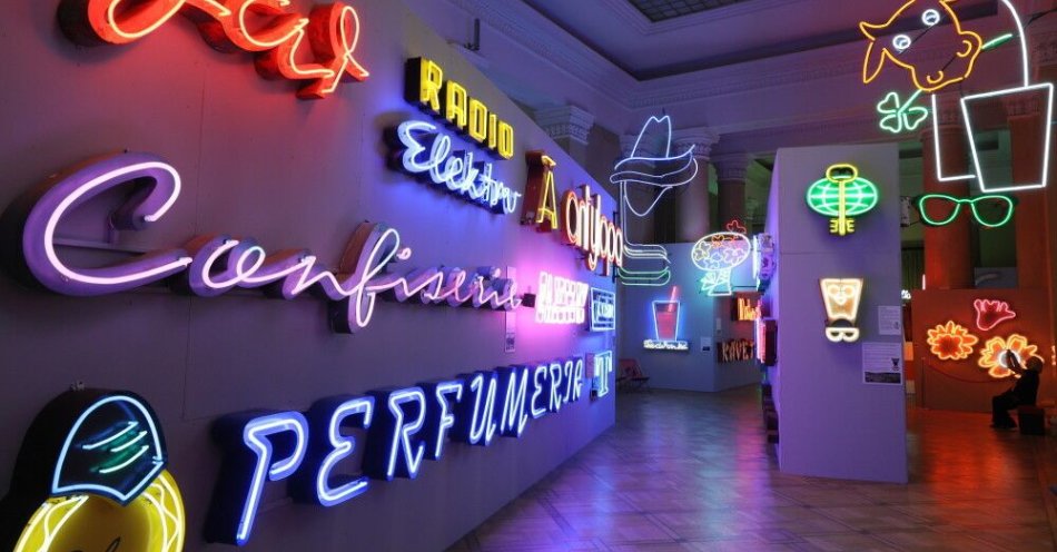 zdjęcie: Otwarcie Muzeum Neonów w nowej siedzibie - Pałacu Kultury i Nauki / fot. PAP