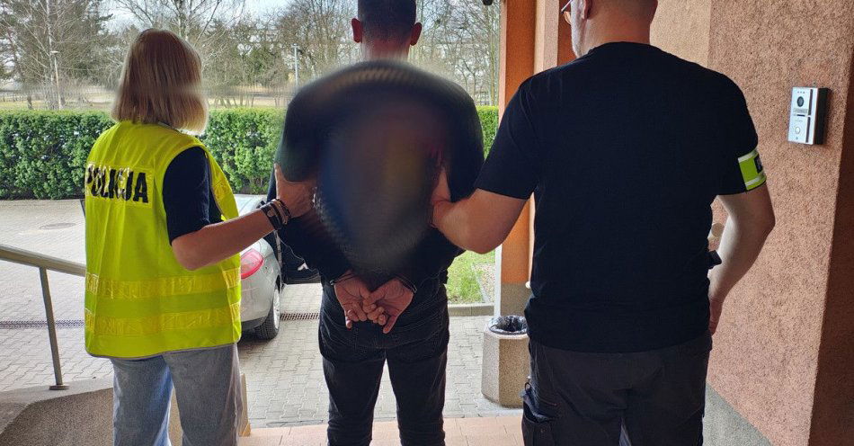 zdjęcie: Zatrzymano sprawców kradzieży kabli do ładowarek samochodowych / fot. KPP w Tomaszowie Mazowieckim