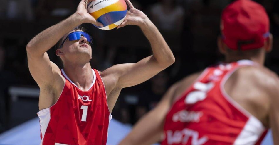 zdjęcie: Bartosz Łosiak i Michał Bryl na czwartym miejscu turnieju Beach Pro Tour w Ostrawie / fot. PAP