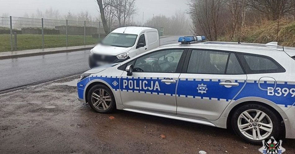 zdjęcie: Kierujący z obowiązującym zakazem do prowadzenia pojazdów zatrzymany przez policjantów ruchu drogowego / fot. KMP w Wałbrzychu