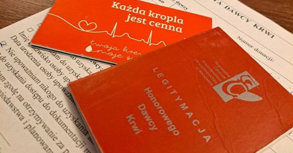 zdjęcie: Policjanci dzielą się krwią - Ty też możesz zrobić to samo i uratować ludzkie życie! / fot. KPP w Pułtusku