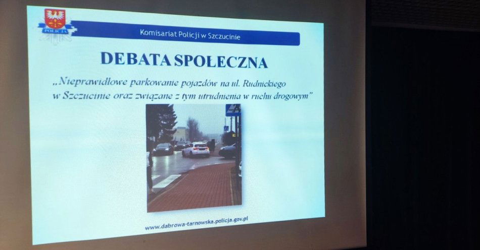 zdjęcie: Mieszkańcy i policja o parkowaniu przy szkole / fot. KMP w Dąbrowie Tarnowskiej
