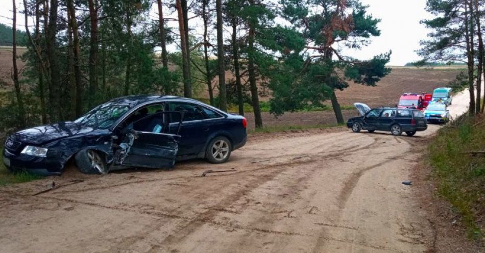 zdjęcie: Policjanci zatrzymali prawo jazdy 27-latkowi w związku z wypadkiem w gminie Lipnica / fot. KPP w Bytowie