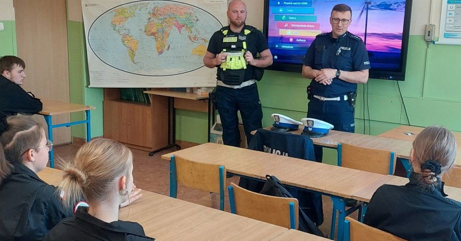 zdjęcie: Policjanci opowiadali o swoim zawodzie / fot. KPP w Świeciu