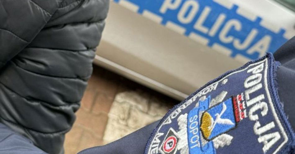zdjęcie: Sopoccy policjanci zatrzymali dwóch poszukiwanych tego samego dnia / fot. KMP w Sopocie