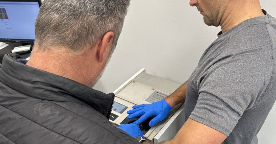 zdjęcie: Nietrzeźwi kierowcy ciężarówek z zagranicy zatrzymani na A2 / fot. KMP w Koninie