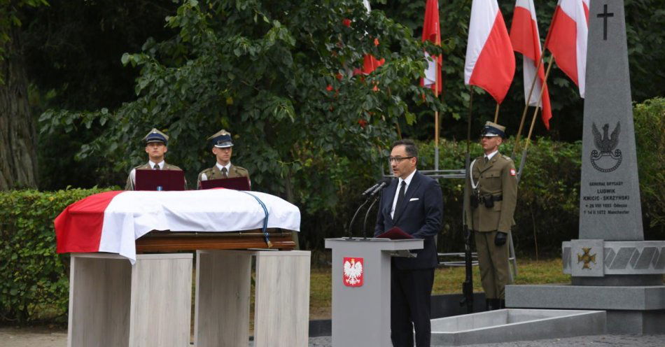 zdjęcie: Uroczyście pochowano sprowadzone z Wlk. Brytanii prochy legionisty gen. Ludwika Kmicica-Skrzyńskiego / fot. PAP