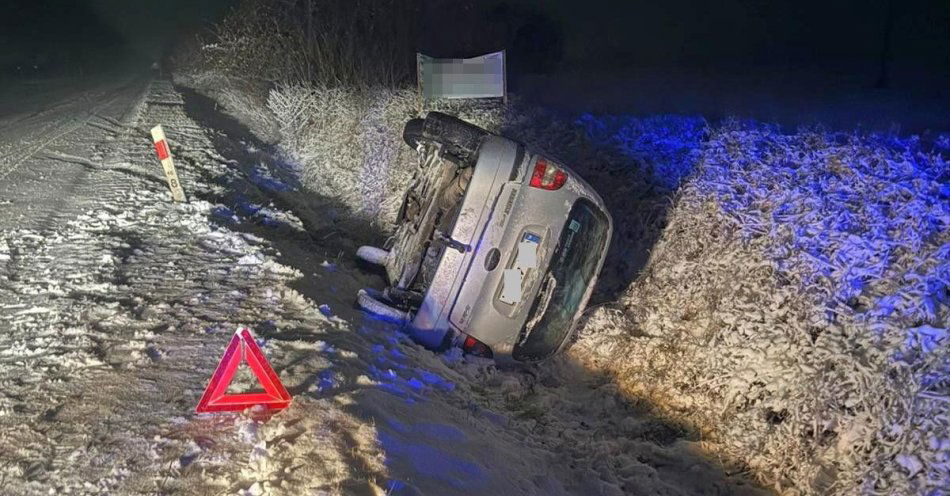 zdjęcie: Dachowanie na DK62 w Płowcach. Policja apeluje o ostrożność / fot. KPP w Radziejowie