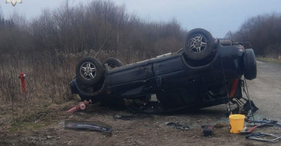 zdjęcie: Dachowanie Hondy / fot. KPP Radzyń Podlaski