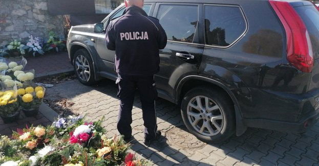 Jak nie paść ofiarą złodziei na cmentarzu? Porady policji