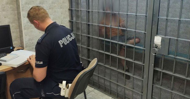 Nie zatrzymał się do kontroli i kierował mazdą pod wpływem alkoholu. To jeden z kierujących, który za swoje zachowanie odpowie przed sądem