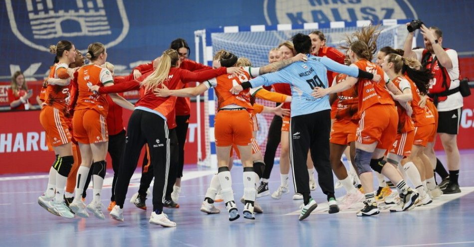 zdjęcie: Piłkarki ręczne Zagłębia Lubin zdobyły Puchar Polski po wygranej w finale z FunFloor Lublin / fot. PAP