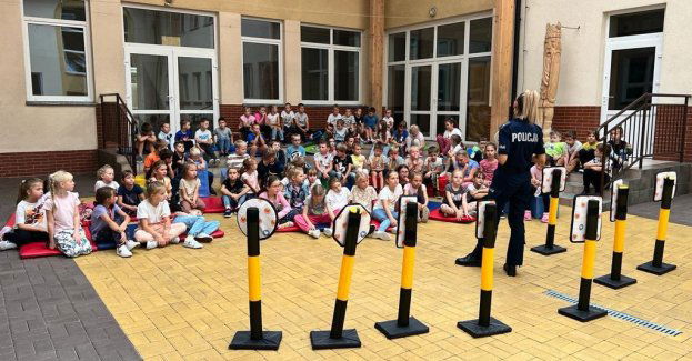 Mundurowi edukują w zakresie bezpieczeństwa