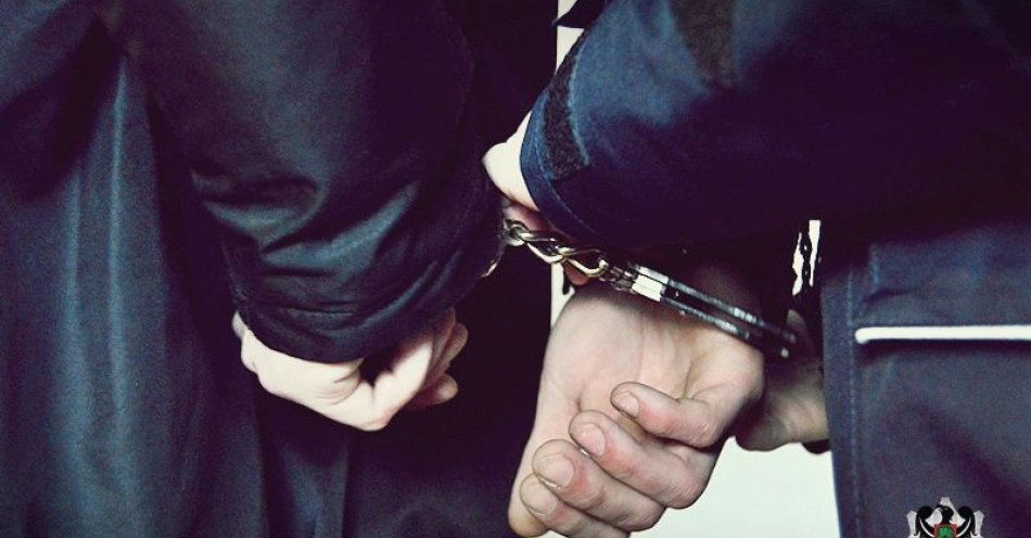 zdjęcie: Tym razem dwóch zatrzymanych przez wałbrzyskich policjantów poszukiwanych. Jeden dzisiaj trafi za kraty aresztu / fot. KMP w Wałbrzychu