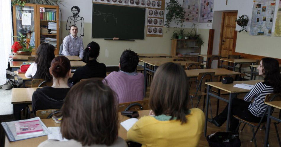 zdjęcie: Kościół proponuje kompromisowe propozycje ws. ograniczenia lekcji religii w szkołach / fot. PAP