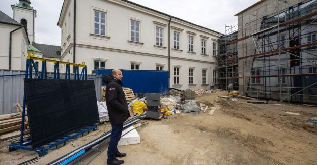 Szklane fasady na budynku nowej hali I LO