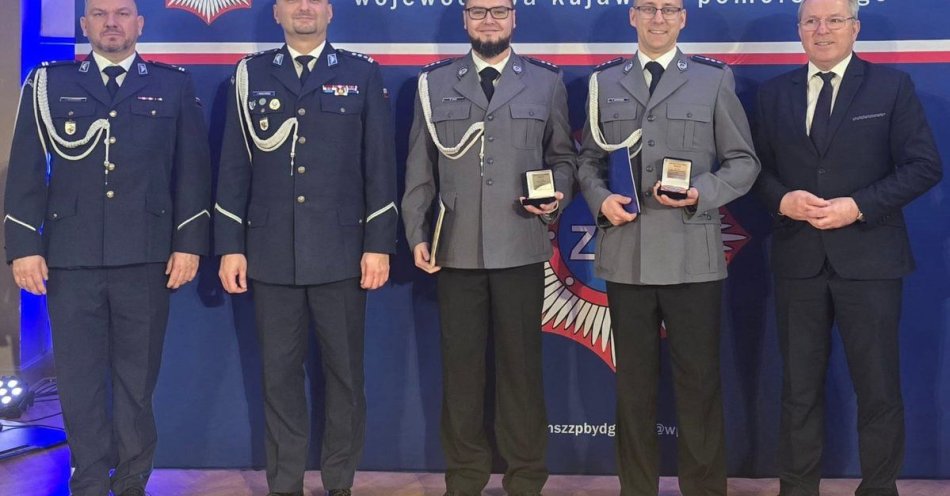 zdjęcie: Nakielscy dzielnicowi nagrodzeni Kryształowym Sercem / fot. KPP w Nakle nad Notecią