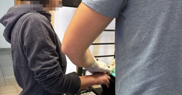 Zadzwoniła na 112 i zgłosiła kradzież tablic rejestracyjnych- Kobieta miała 2 promile alkoholu w organizmie