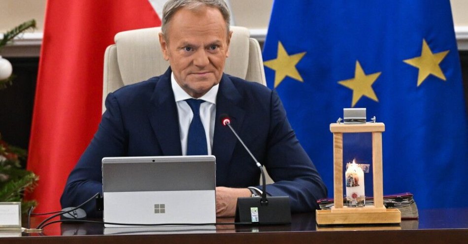 zdjęcie: Premier Donald Tusk złożył życzenia z okazji Bożego Narodzenia / Warszawa, 23.12.2025. Premier Donald Tusk przed rozpoczęciem posiedzenia rządu w KPRM w Warszawie, 23 bm. Rada Ministrów zajmie się m.in. projektem ustawy o zmianie ustawy o Krajowej Radzie Sądownictwa oraz ustawy – Kodeks wyborczy. (mr) PAP/Radek Pietruszka