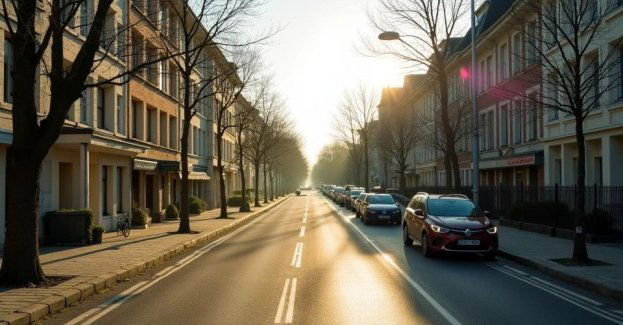 Pożar pustostanu przy ul. Michałkowickiej. Drogę zablokowały służby