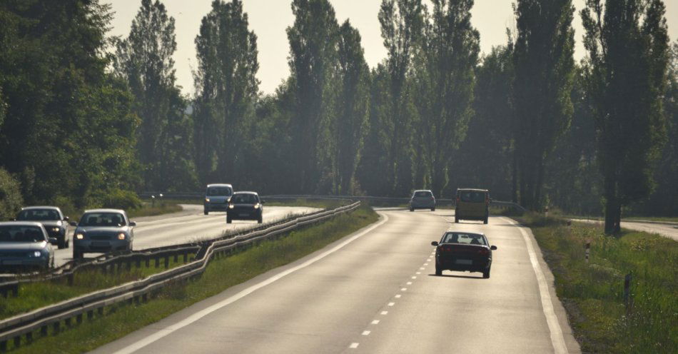 zdjęcie: Śmiertelny wypadek na dw 215; nie żyje pasażer motocykla / v23128452