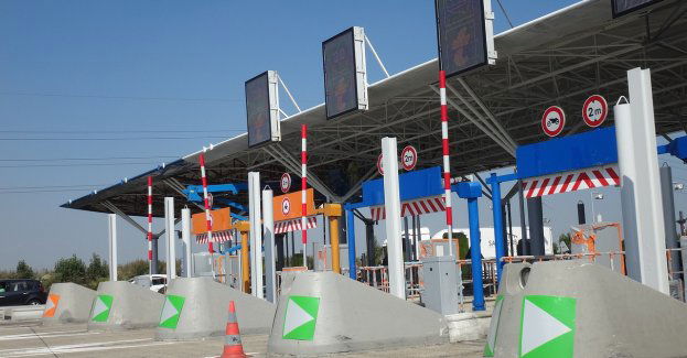 Dachowaniem zakończył się postój przy punkcie opłat na autostradzie A4