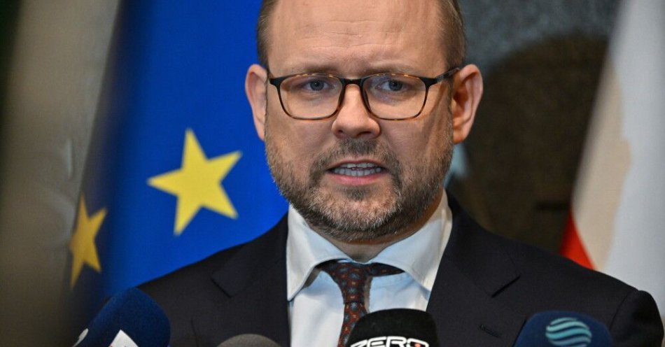 zdjęcie: Przydacz: prezydenci Polski, Ukrainy i Litwy będą rozmawiali o bezpieczeństwie i negocjacjach pokojowych / Warszawa, 19.01.2026. Szef Biura Polityki Międzynarodowej w KPRP Marcin Przydacz podczas konferencji prasowej na lotnisku w Warszawie, przed wylotem prezydenta RP Karola Nawrockiego do Davos na Światowe Forum Ekonomiczne. (mr) PAP/Piotr Nowak