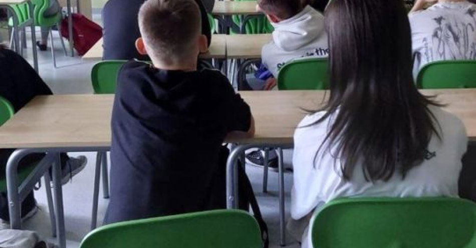 zdjęcie: Jak rozpoznać handel ludźmi? Spotkanie w szkole w Wyśmierzycach / fot. KPP w Białobrzegach