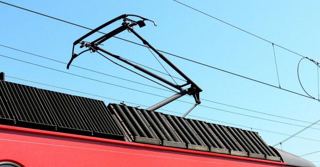 Kolejny połamany pantograf na Matejki