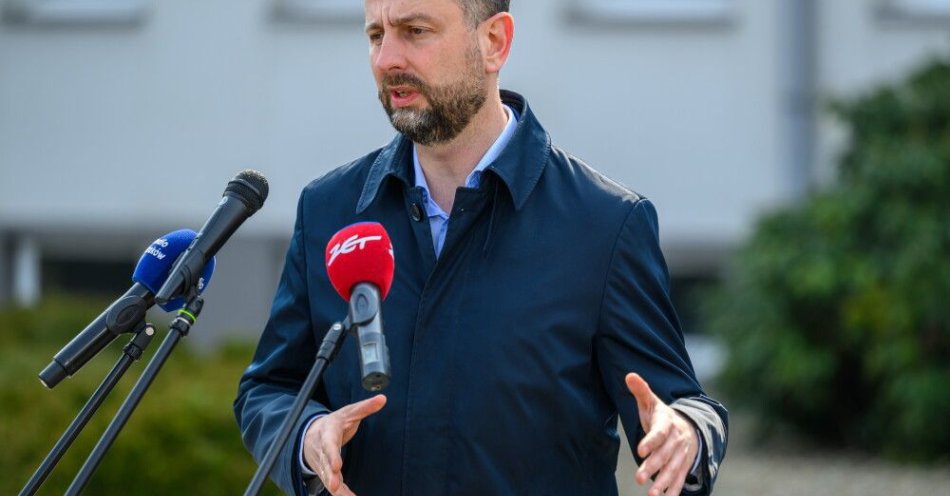 zdjęcie: Kosiniak-Kamysz: jesteśmy gotowi do interwencji ws. cen paliw / Tarnów, 20.03.2026. Wicepremier, minister obrony narodowej  Władysław Kosiniak-Kamysz podczas wizyty w Zakładach Mechanicznych TARNÓW S.A, 20 bm. Celem wizyty szefa MON jest spotkanie z zarządem firmy oraz zapoznanie się z infrastrukturą i możliwościami produkcyjnymi przedsiębiorstwa zbrojeniowego. (aldg) PAP/Paweł Topolski