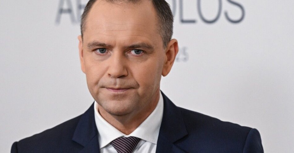 zdjęcie: Prezydent: propozycje ministra Żurka będą analizowane w Kancelarii Prezydenta / Tallin, Estonia, 10.10.2025. Prezydent RP Karol Nawrocki podczas wypowiedzi dla mediów przed spotkaniem Prezydentów Państw Grupy Arraiolos, 10 bm. w Kancelarii Państwa Republiki Estońskiej w Tallinie. Prezydent Nawrocki przebywa z dwudniową wizytą w Republice Estonii. (aldg) PAP/Radek Pietruszka