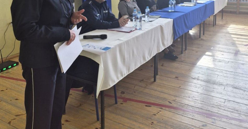 zdjęcie: Młodzi świadomi hejtu Debata o cyberprzemocy i odpowiedzialności / fot. KPP w Świdwinie 20260327_100638