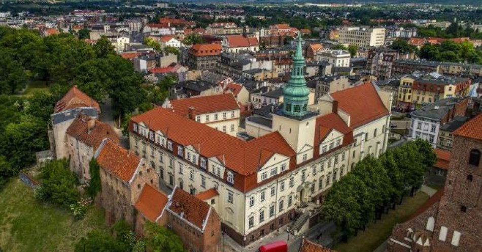 zdjęcie: Ratusz ogłosił przetarg na remont dachu szkoły / fot. UM Grudziądz