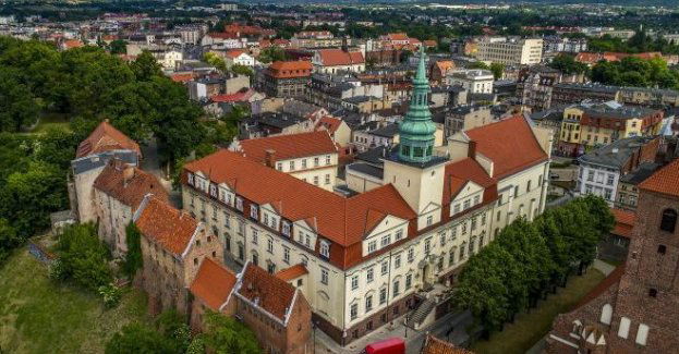 Ratusz ogłosił przetarg na remont dachu szkoły