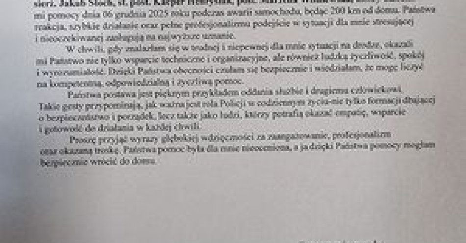zdjęcie: Mieszkanka dziękuje policjantom z Kłodzka za szybką pomoc / fot. KPP w Kłodzku