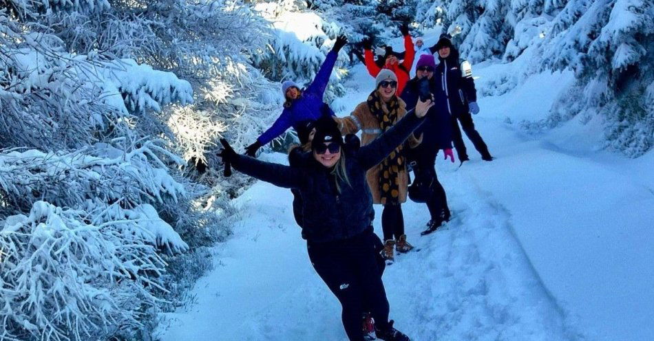 zdjęcie: Sto lat kobiet w policji: funkcjonariuszki KPP Lubań na Stogu Izerskim / fot. KPP w Lubaniu