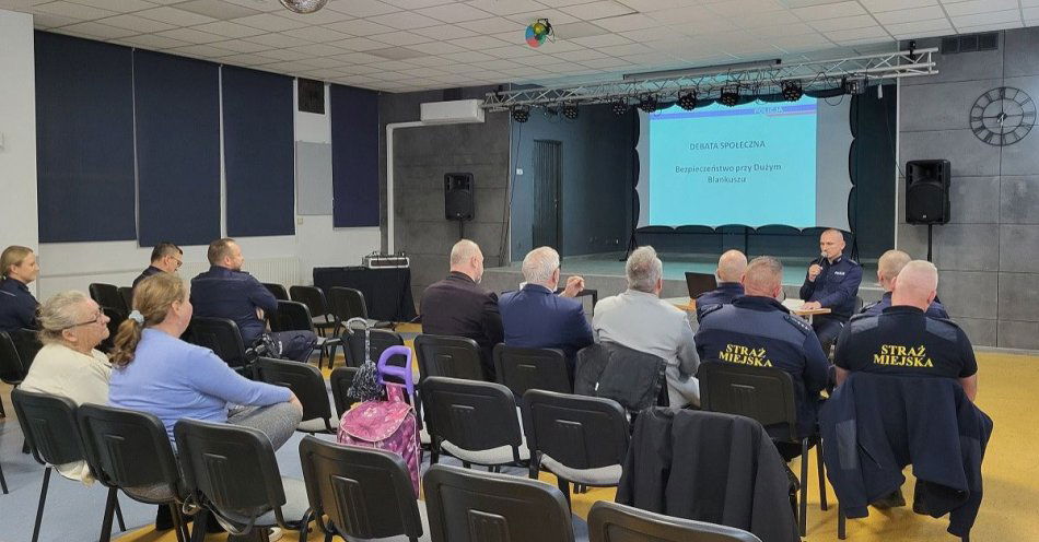 zdjęcie: Debata o bezpieczeństwie przy Dużym Blankuszu w Świeciu / fot. KPP w Świeciu